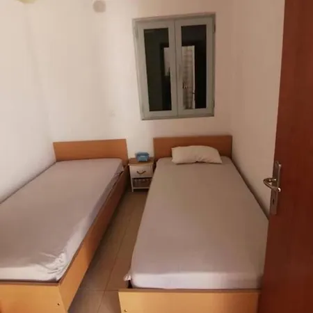 Cretan Family House 펜션 레팀노